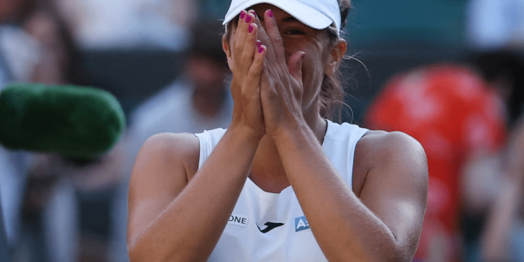 Solana Sierra hace historia en Wimbledon y su raqueta será exhibida en el museo del torneo