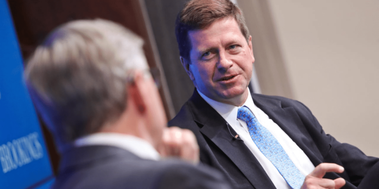 El ex Presidente de la SEC que demandó a Ripple se enfrenta ahora a Roman Storm