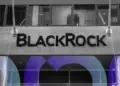 BlackRock Intenta Incorporar Staking en Su Imponente Fondo de Ethereum de 7.000 Millones de Dólares