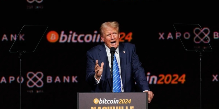 El mayor fondo de bitcoin está a un paso de arrebatarle el trono al fondo de oro más grande del mundo.