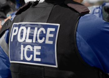 Una App que Te Informa de Redadas del ICE Está en la Mira del DOJ de Trump: ¿Qué Pasará?