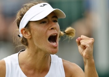 Confrontación apasionante: Solana Sierra y Cristina Bucsa luchan por alcanzar los octavos de final en Wimbledon