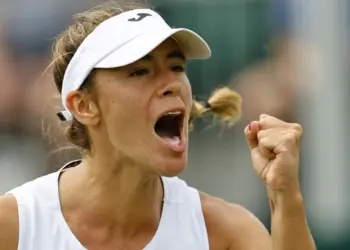 Confrontación apasionante: Solana Sierra y Cristina Bucsa luchan por alcanzar los octavos de final en Wimbledon