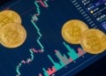 El Bitcoin se mantiene firme mientras las altcoins ceden terreno: Ethereum se afianza en el liderazgo del mercado.