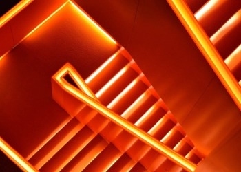 Bitcoin se acerca a un inédito tercer mes en rojo en 2025 a pesar de alcanzar un nuevo récord histórico.