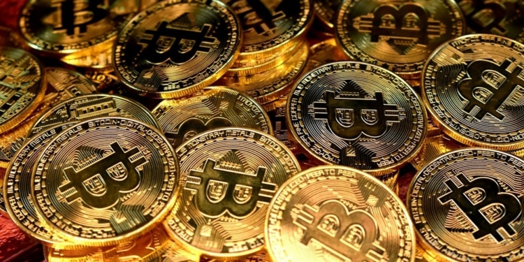 Los ETFs de Bitcoin eliminan comisiones y complican la vida a los mineros: lo que necesitas saber hoy sobre Asia.
