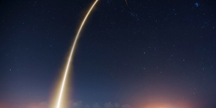 Bitcoin alcanza los $122K y Ether roza su máximo histórico de 2021 en una sorprendente recuperación del mercado criptográfico