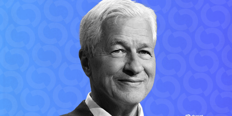 Jamie Dimon, CEO de JPMorgan, se rinde ante las stablecoins pero mantiene su distancia con Bitcoin.