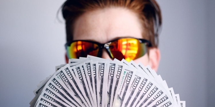 Inversores a largo plazo desatan una ola con la venta de 97 mil BTC en un solo día: ¿qué está ocurriendo en el mercado?