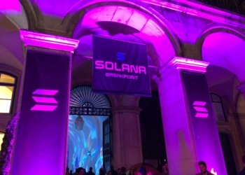 Una compañía en Nasdaq levanta 1,650 millones de dólares para lanzar Solana Treasury y sus acciones se disparan un 128%