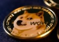 Gemini y ChatGPT5 enfrentan predicciones opuestas sobre el futuro de Dogecoin en octubre