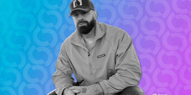 Un enfrentamiento inesperado: un streamer recibe un golpe del influencer fitness Bradley Martyn mientras lanza un token de Solana.