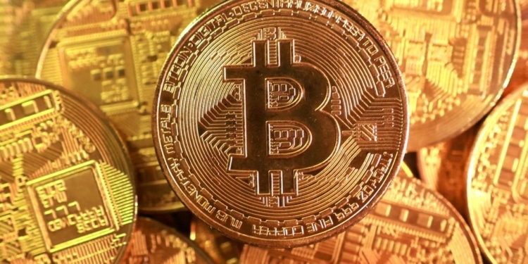 Una misteriosa ballena cripto que adquirió 1.000 bitcoins por tan solo 712.000 euros hace más de 12 años vuelve a la carga: su inversión ahora rozaría los 100 millones.