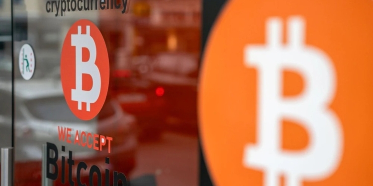 La lucha entre el oro y el bitcoin: ¿podrían los bancos centrales adoptar criptomonedas en sus reservas?