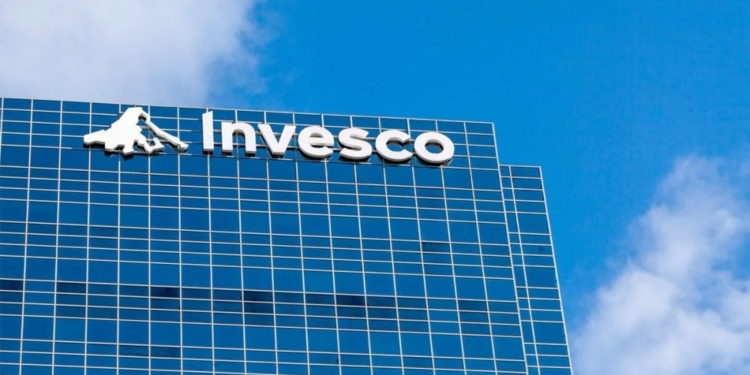 Invesco sorprende al bajar al 0,10% la comisión de gestión de su ETP de Bitcoin físico hasta 2026