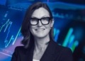 Cathie Wood revela por qué el Bitcoin supera a Ethereum como sistema monetario basado en reglas