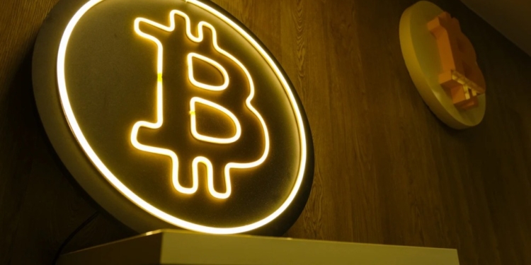 BlackRock lanza un ETF en Bitcoin que rompe récords: cerca de US$100.000 millones en gestión.
