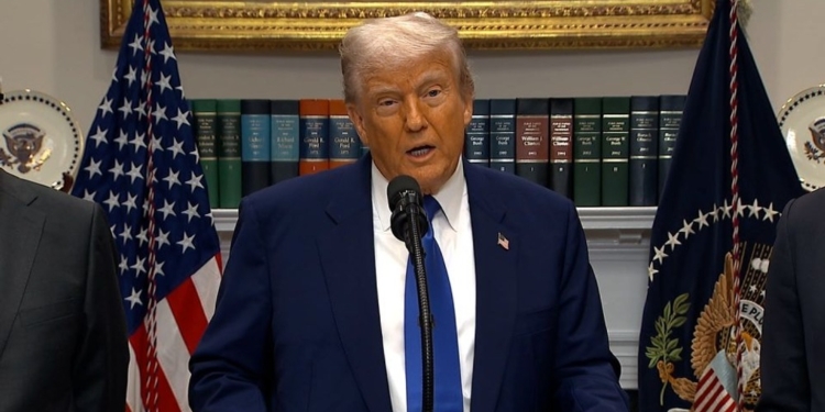 La jugada de Trump que llevó a la venta masiva de criptomonedas por 18.000 millones de dólares