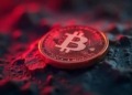 Bitcoin enfrenta su mayor desafío: una marea de liquidaciones lo lleva a lo desconocido.