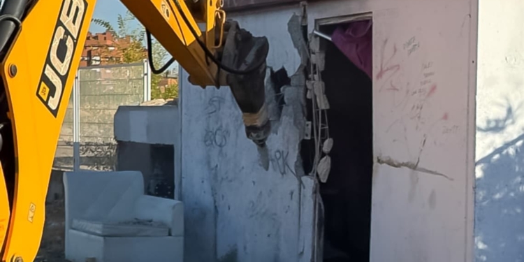 Torrejón toma medidas drásticas contra una caseta okupada: ¿Foco de inseguridad y suciedad?