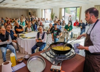 Descubre el secreto de la tortilla de patata perfecta según Nacho Solana en diez sencillos pasos.