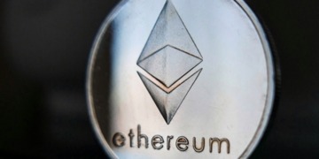 Un colosal movimiento: una ballena de Ethereum liquida 24 millones de dólares en solo 7 horas de desbandada emocional.