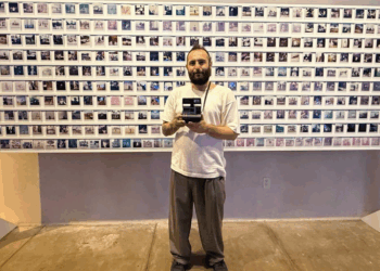 Un Artista Captura un Año de Intimidad Global en 365 Retratos y los Transforma en NFTs Exclusivos en Ethereum 4 Un Artista Captura un Año de Intimidad Global en 365 Retratos y los Transforma en NFTs Exclusivos en Ethereum