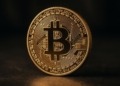 La inversión en criptomonedas alcanza los $921 millones, con Bitcoin a la cabeza mientras se anticipa la decisión de la FED. 10 La inversión en criptomonedas alcanza los $921 millones, con Bitcoin a la cabeza mientras se anticipa la decisión de la FED.