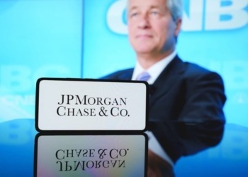 JPMorgan anticipa que el Bitcoin podría tocar los 170.000 dólares en un futuro cercano tras el ajuste del mercado. 3 JPMorgan anticipa que el Bitcoin podría tocar los 170.000 dólares en un futuro cercano tras el ajuste del mercado.