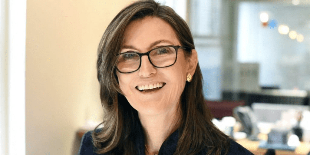 Cathie Wood de Ark Invest Revise a la Baja Su Predicción para Bitcoin Ante el Crecimiento de las Stablecoins 1 Cathie Wood de Ark Invest Revise a la Baja Su Predicción para Bitcoin Ante el Crecimiento de las Stablecoins