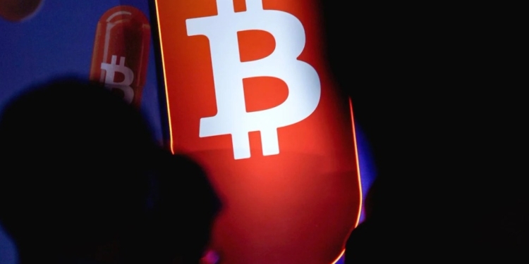 El desplome de Bitcoin por debajo de los 100.000 dólares y la rápida fuga de fondos ETF: ¿qué está ocurriendo?