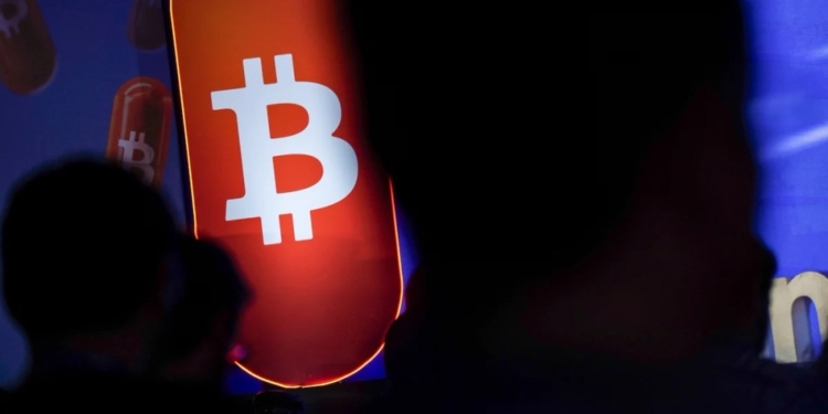 Bitcoin pierde todo lo ganado en 2023 en medio del desplome del mercado de criptomonedas