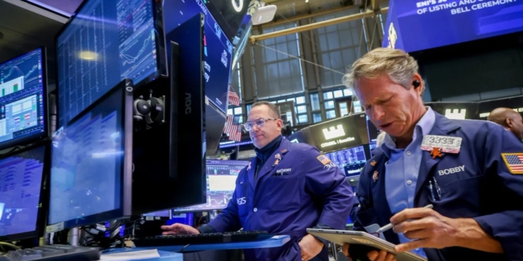 La caída del bitcoin deja sin aliento a sus nuevos seguidores de Wall Street: se esfuman 600.000 millones de dólares.
