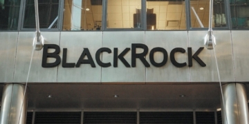 BlackRock se aventura en el mundo del Ethereum con su primer ETF en staking