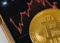 Bitcoin en caída libre: ¿estamos ante el mes más oscuro desde 2022? Descubre las causas del desplome.