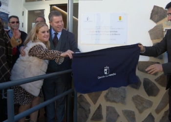 Emiliano García Page da el pistoletazo de salida a un nuevo Centro de Mayores y una vital carretera en Solana del Pino