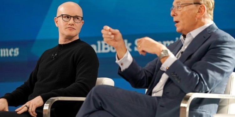 Los fondos soberanos se lanzan a la compra tras la caída de Bitcoin, revela Larry Fink