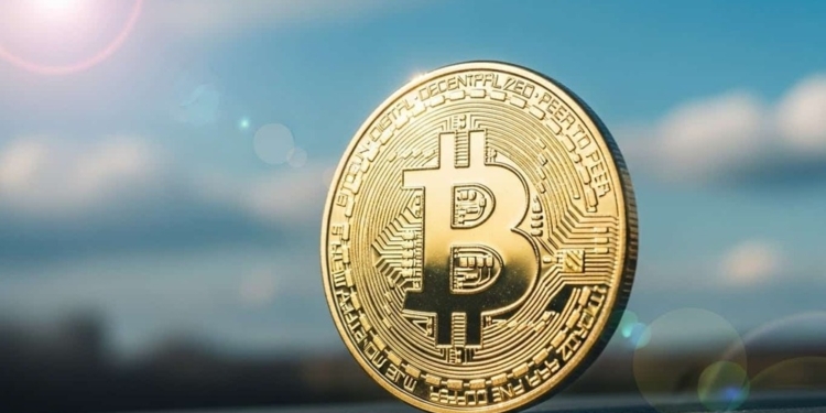 La caída del bitcoin marca el inicio de una nueva era, según Carlos Molinillo, experto en criptomonedas.