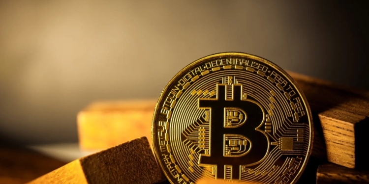 Un reconocido defensor del bitcoin en Wall Street sorprende al recortar drásticamente sus proyecciones.