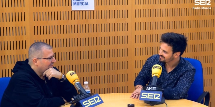 La inspiradora travesía de Nino Solana: cómo el baloncesto transformó su vida y ahora guía al UCAM Murcia U22