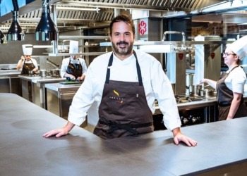 El asombroso viaje de Nacho Solana: Un chef con dos estrellas Michelin que nació en una cocina de azulejos y pequeñas reservas.