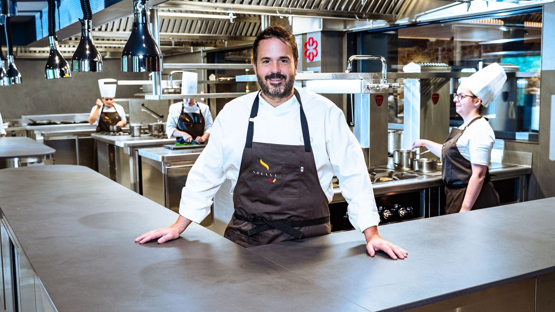 El asombroso viaje de Nacho Solana: Un chef con dos estrellas Michelin que nació en una cocina de azulejos y pequeñas reservas.