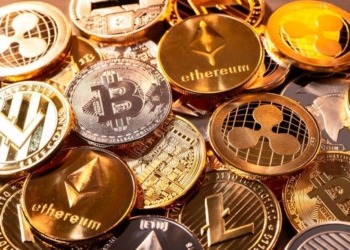 El oro se fortalece ante la presión política, mientras el bitcoin pierde terreno: ¿qué futuro les espera?