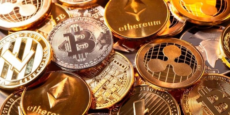 El oro se fortalece ante la presión política, mientras el bitcoin pierde terreno: ¿qué futuro les espera?