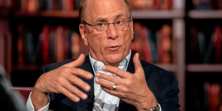 BlackRock cambia de estrategia: apuesta por más bitcoin, oro y fondos de cobertura.