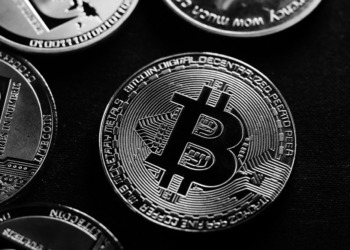 La comunidad cripto se tambaleará: la caída del bitcoin en medio de crecientes tensiones globales