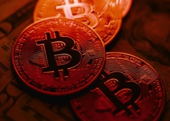 El bitcoin y las criptomonedas caen de nuevo ante la inquietante sombra de la inestabilidad geopolítica. 4 El bitcoin y las criptomonedas caen de nuevo ante la inquietante sombra de la inestabilidad geopolítica.