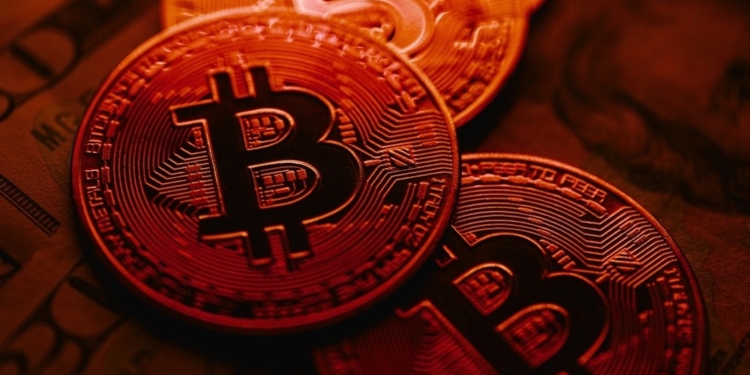 El bitcoin y las criptomonedas caen de nuevo ante la inquietante sombra de la inestabilidad geopolítica.