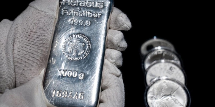 La Fed sacude los mercados: la plata, el oro y el Bitcoin pierden 600.000 millones en su caída más drástica desde 2008.