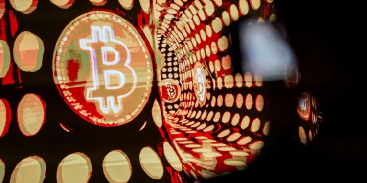 Bitcoin se desploma por debajo de los 80.000 dólares y vuelve a cifras de abril de 2025